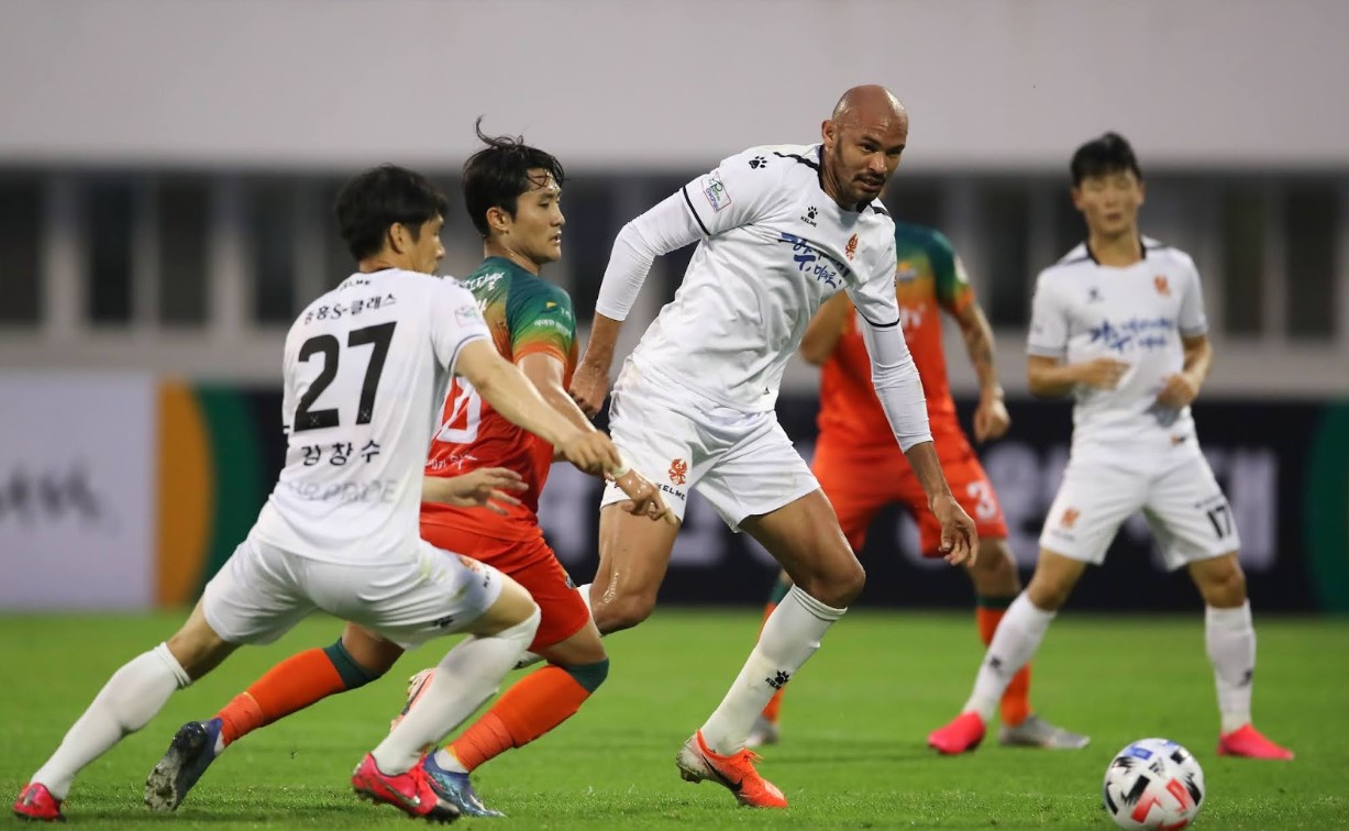 Nhận định Gwangju vs Gangwon: Cách biệt 2 bàn